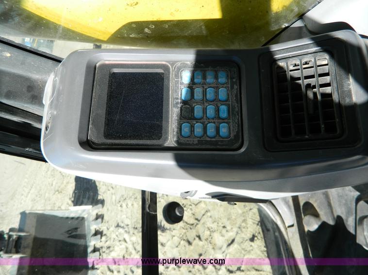 image for item H2273 2003 Komatsu PC200LC-7 excavator