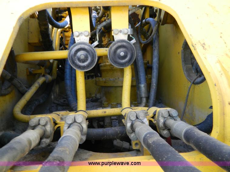 image for item H2273 2003 Komatsu PC200LC-7 excavator