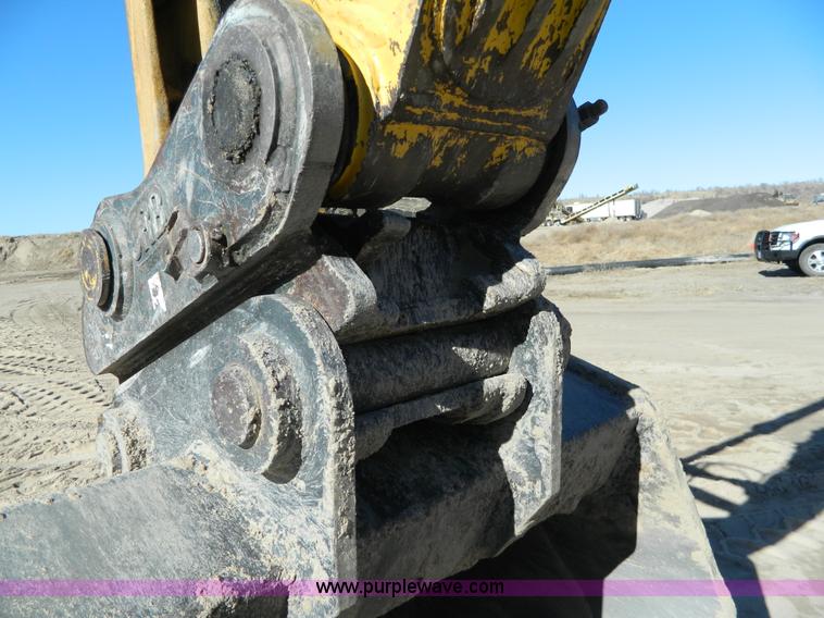 image for item H2273 2003 Komatsu PC200LC-7 excavator