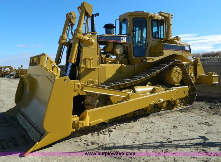 image for item H2275 1998 Caterpillar D8R dozer
