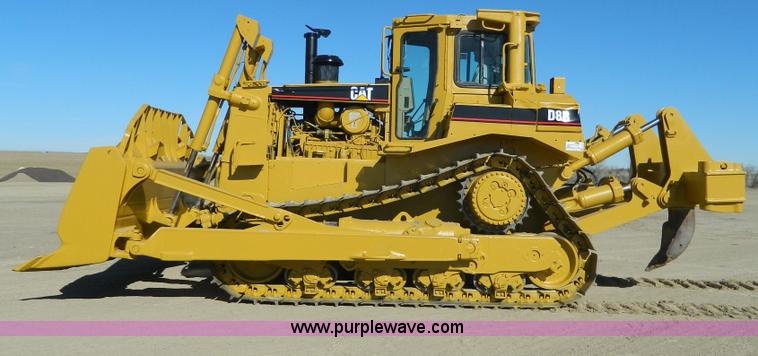 image for item H2275 1998 Caterpillar D8R dozer