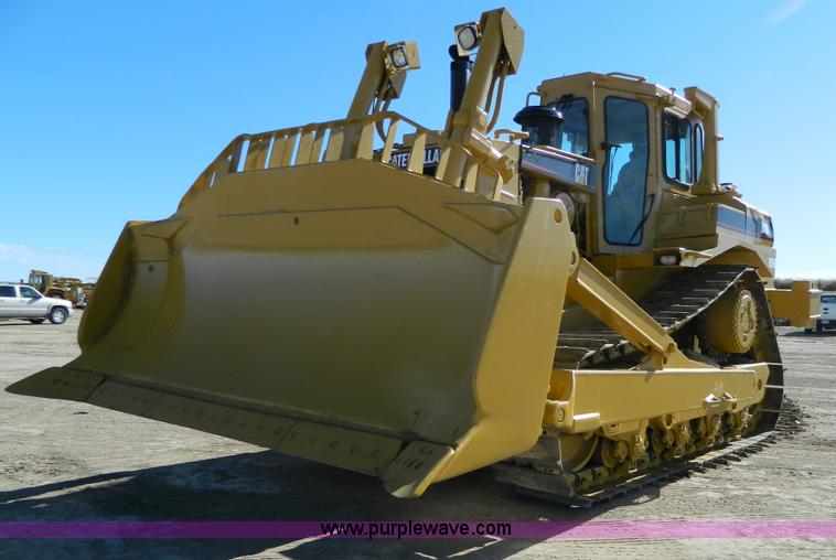 image for item H2275 1998 Caterpillar D8R dozer
