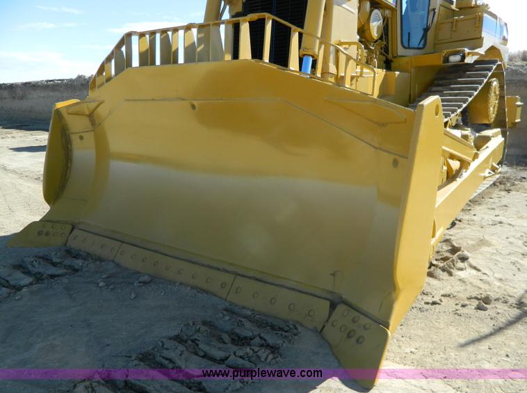 image for item H2275 1998 Caterpillar D8R dozer