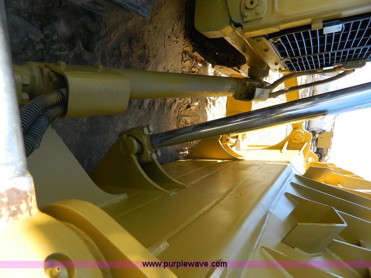 image for item H2275 1998 Caterpillar D8R dozer