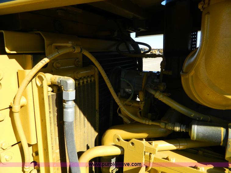 image for item H2275 1998 Caterpillar D8R dozer