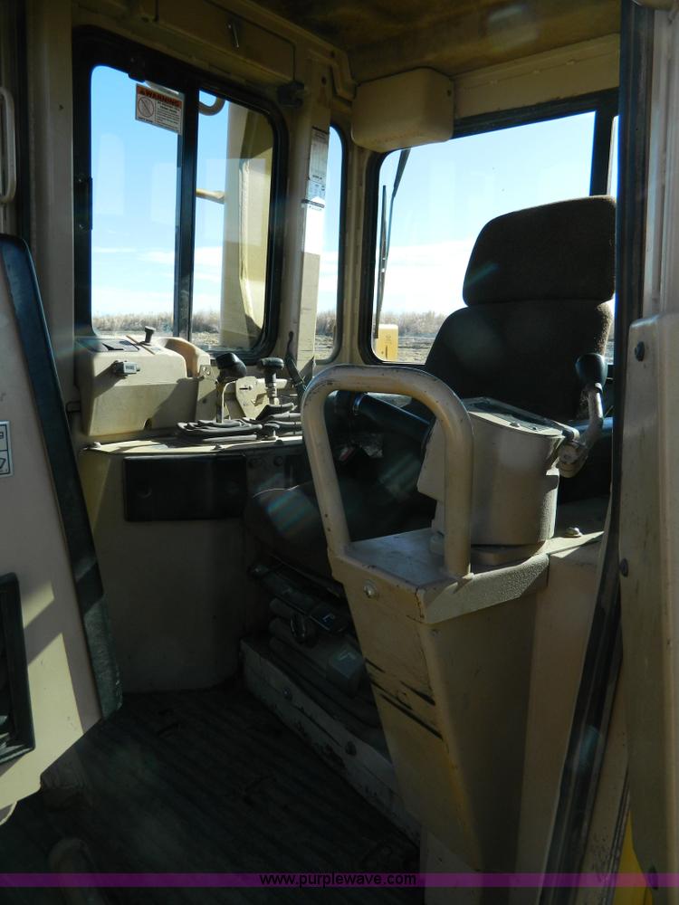 image for item H2275 1998 Caterpillar D8R dozer