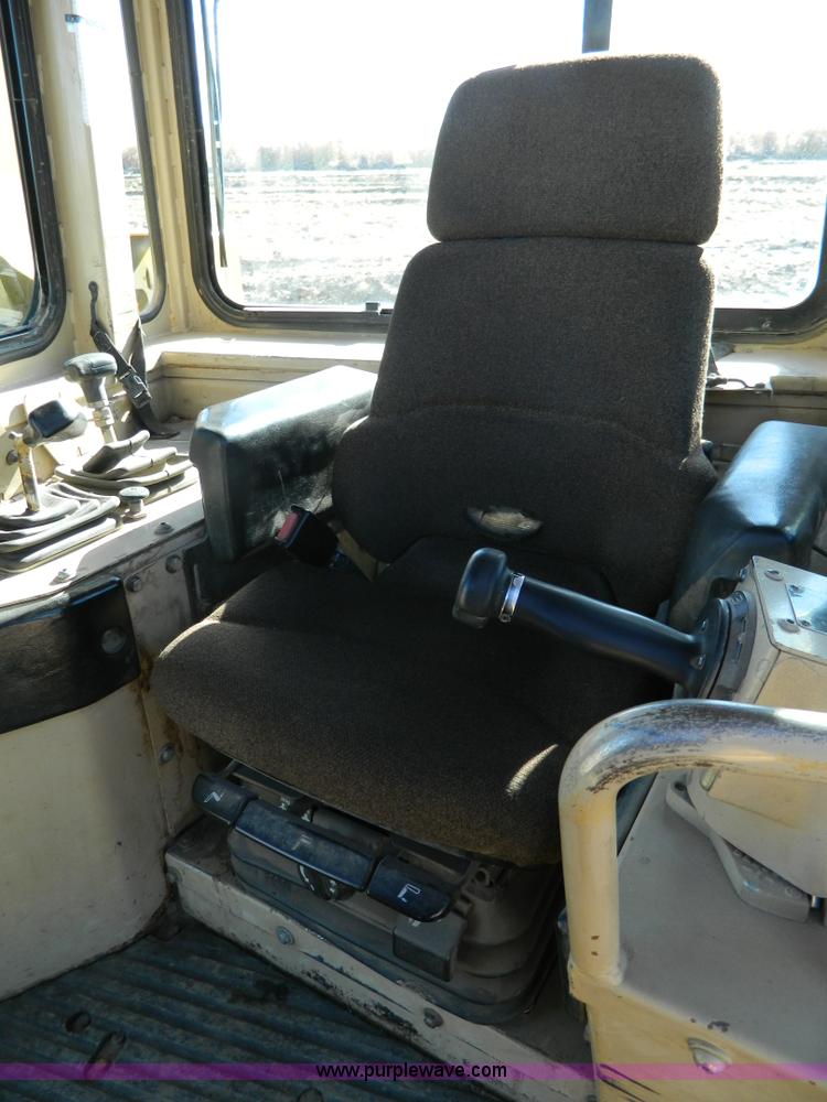 image for item H2275 1998 Caterpillar D8R dozer