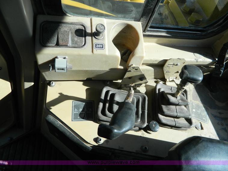 image for item H2275 1998 Caterpillar D8R dozer