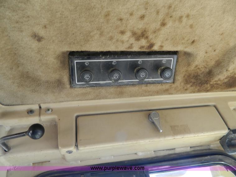 image for item H2275 1998 Caterpillar D8R dozer