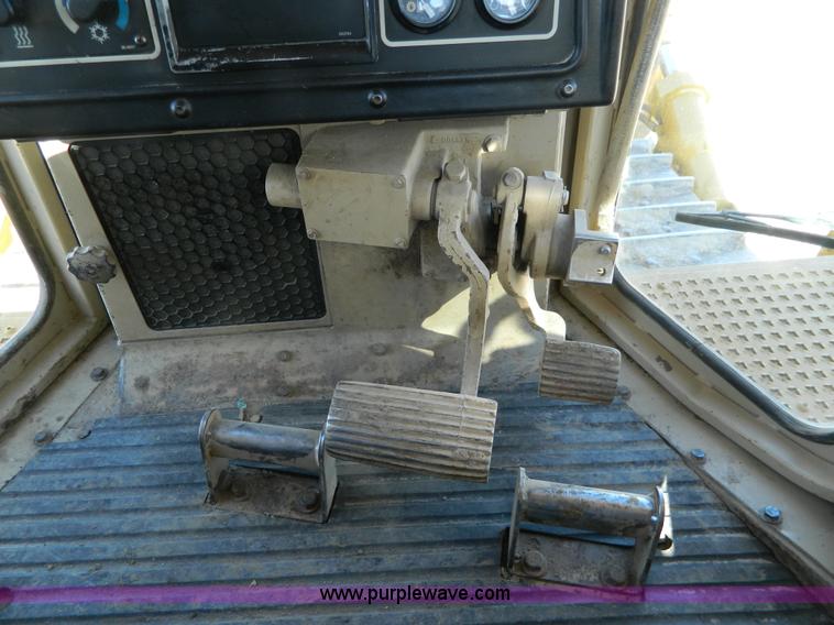 image for item H2275 1998 Caterpillar D8R dozer