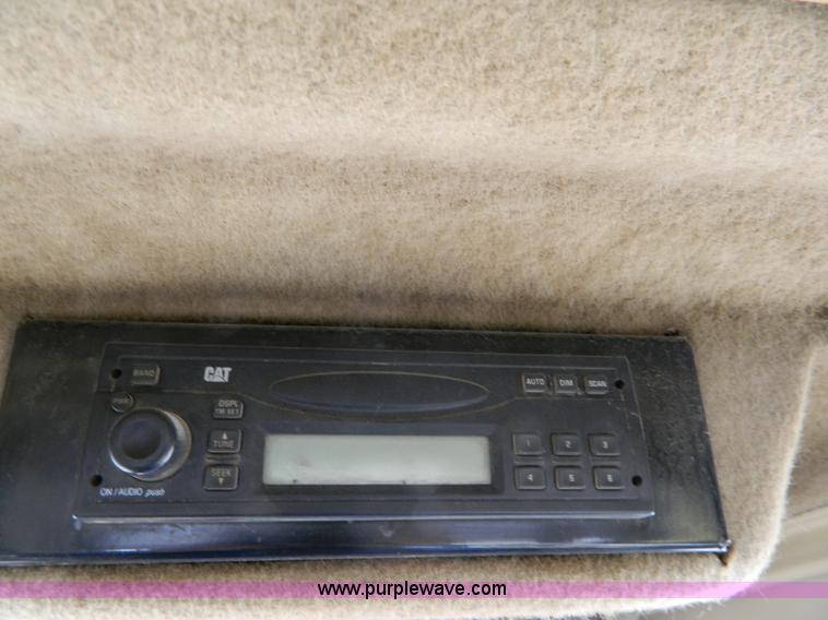 image for item H2275 1998 Caterpillar D8R dozer