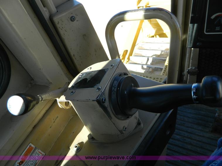 image for item H2275 1998 Caterpillar D8R dozer