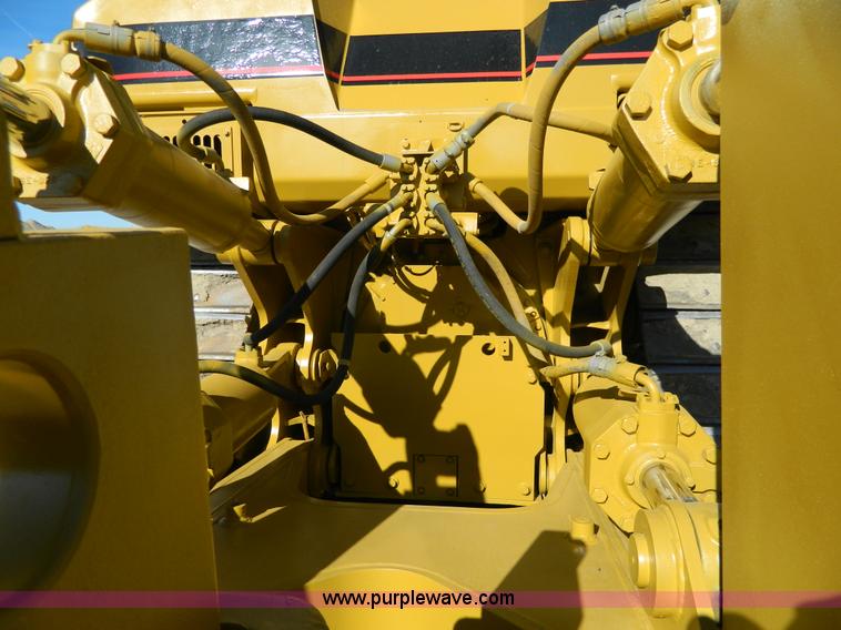 image for item H2275 1998 Caterpillar D8R dozer