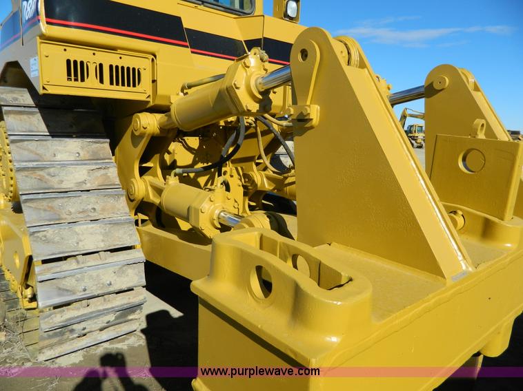 image for item H2275 1998 Caterpillar D8R dozer