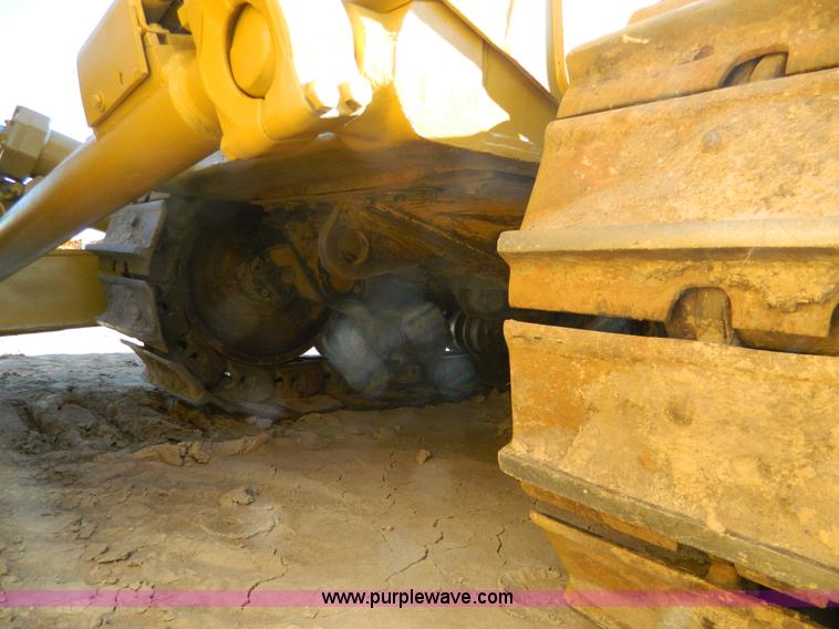 image for item H2275 1998 Caterpillar D8R dozer