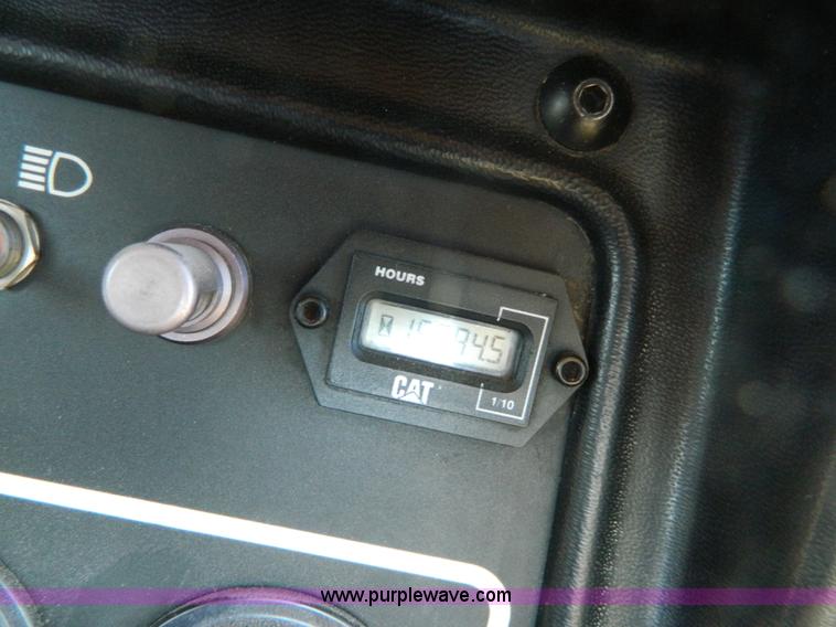 image for item H2275 1998 Caterpillar D8R dozer