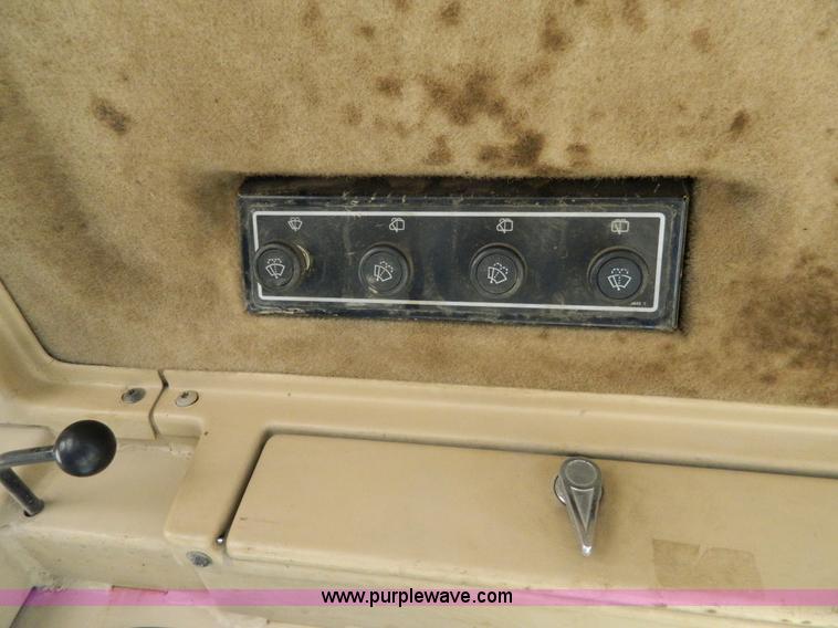 image for item H2275 1998 Caterpillar D8R dozer