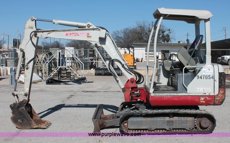 image for item H5936 2007 Takeuchi TB125 compact excavator