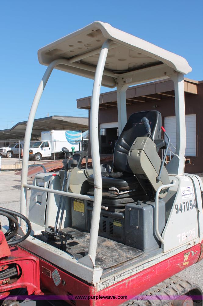 image for item H5936 2007 Takeuchi TB125 compact excavator