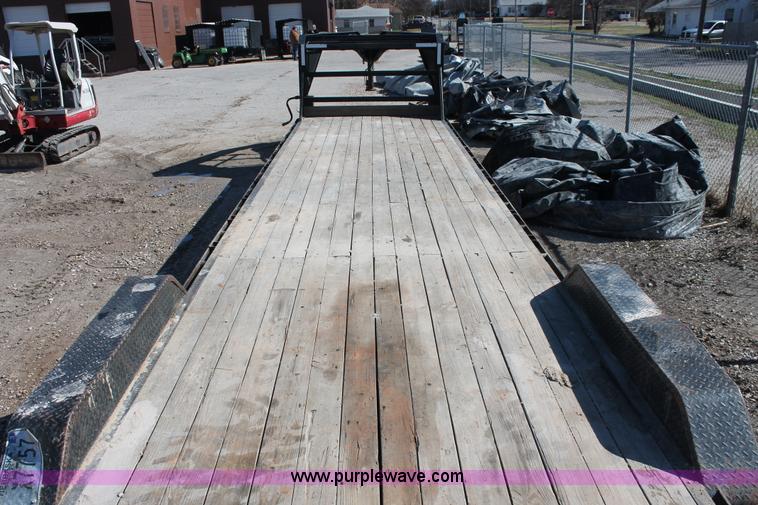 image for item H5940 2007 Load Max trailer