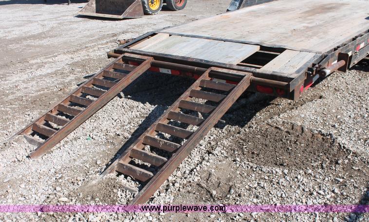 image for item H5940 2007 Load Max trailer