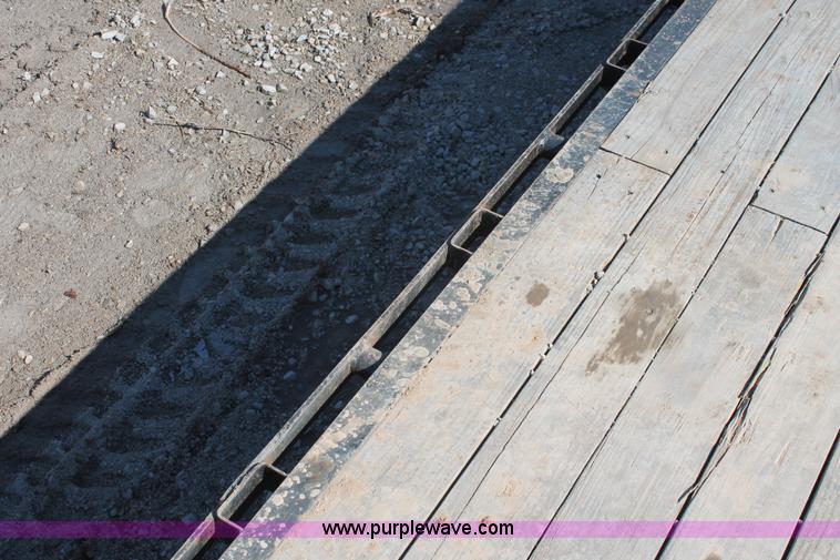 image for item H5940 2007 Load Max trailer