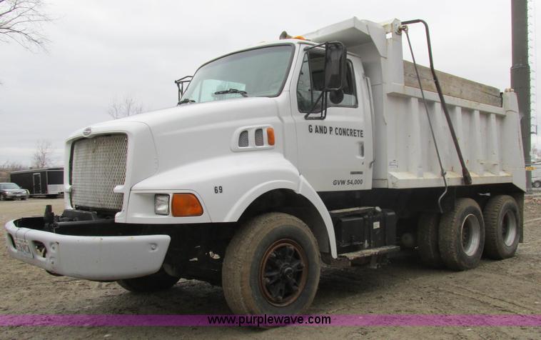 image for item H7597 1999 Sterling L8513 dump truck