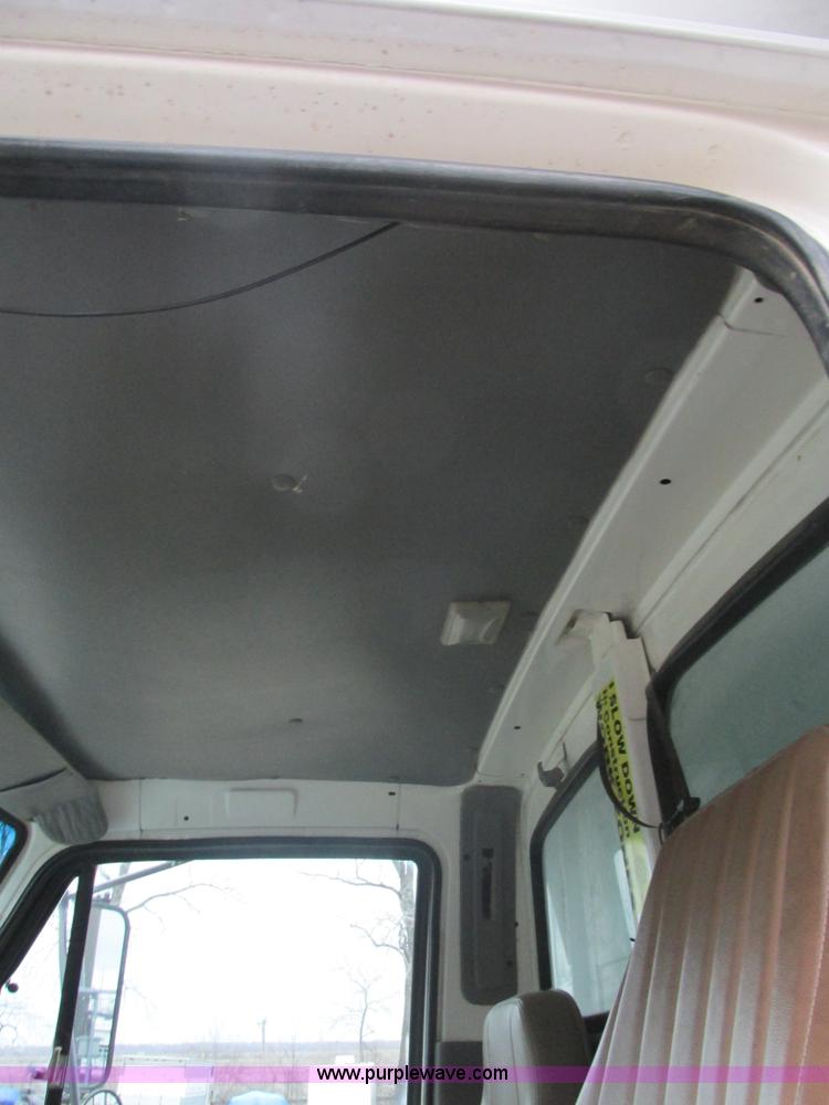 image for item H7597 1999 Sterling L8513 dump truck