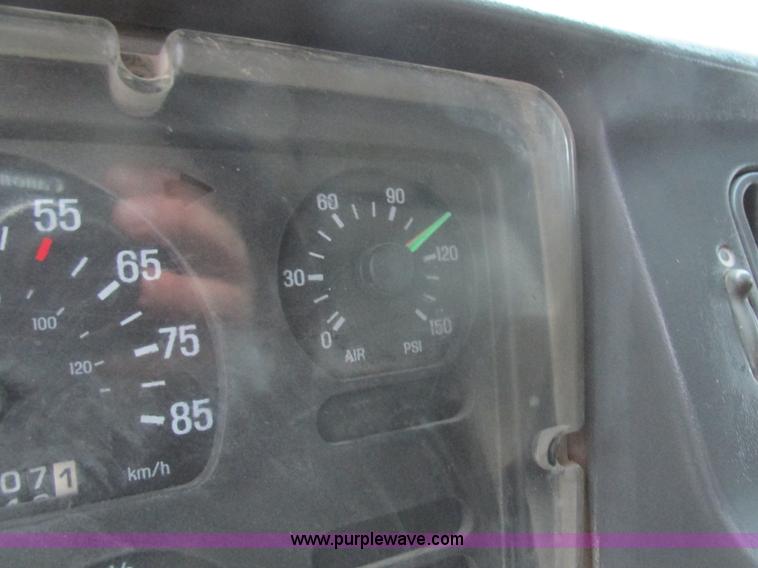 image for item H7597 1999 Sterling L8513 dump truck