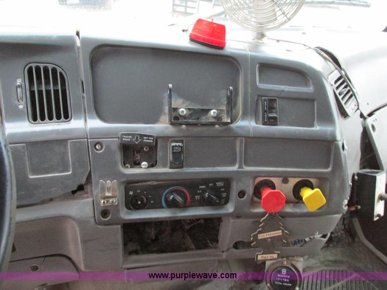 image for item H7597 1999 Sterling L8513 dump truck