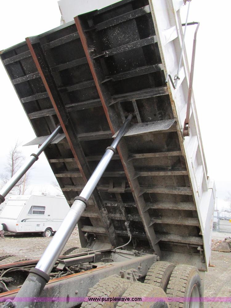 image for item H7597 1999 Sterling L8513 dump truck