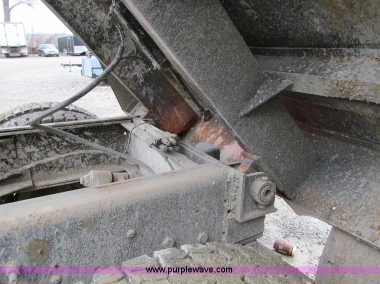 image for item H7597 1999 Sterling L8513 dump truck