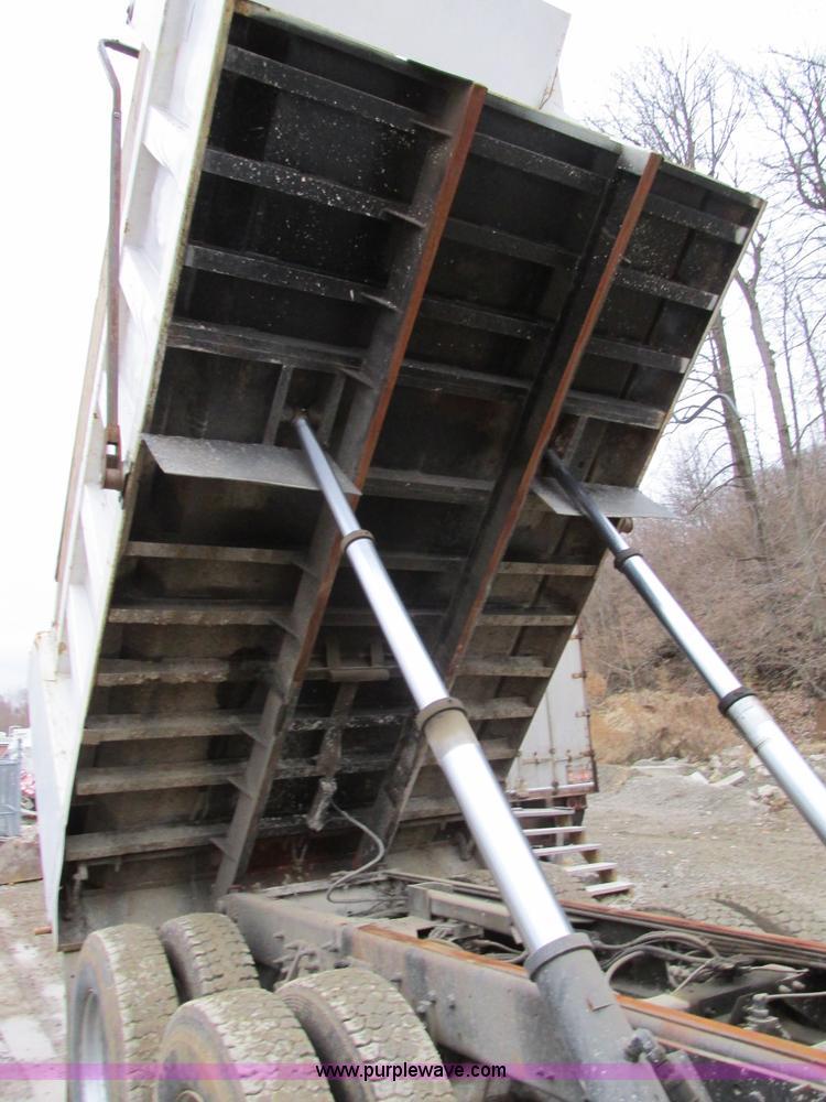 image for item H7597 1999 Sterling L8513 dump truck