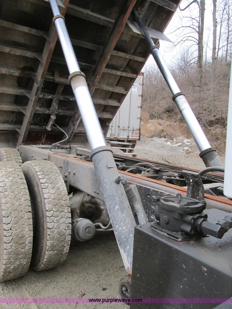 image for item H7597 1999 Sterling L8513 dump truck