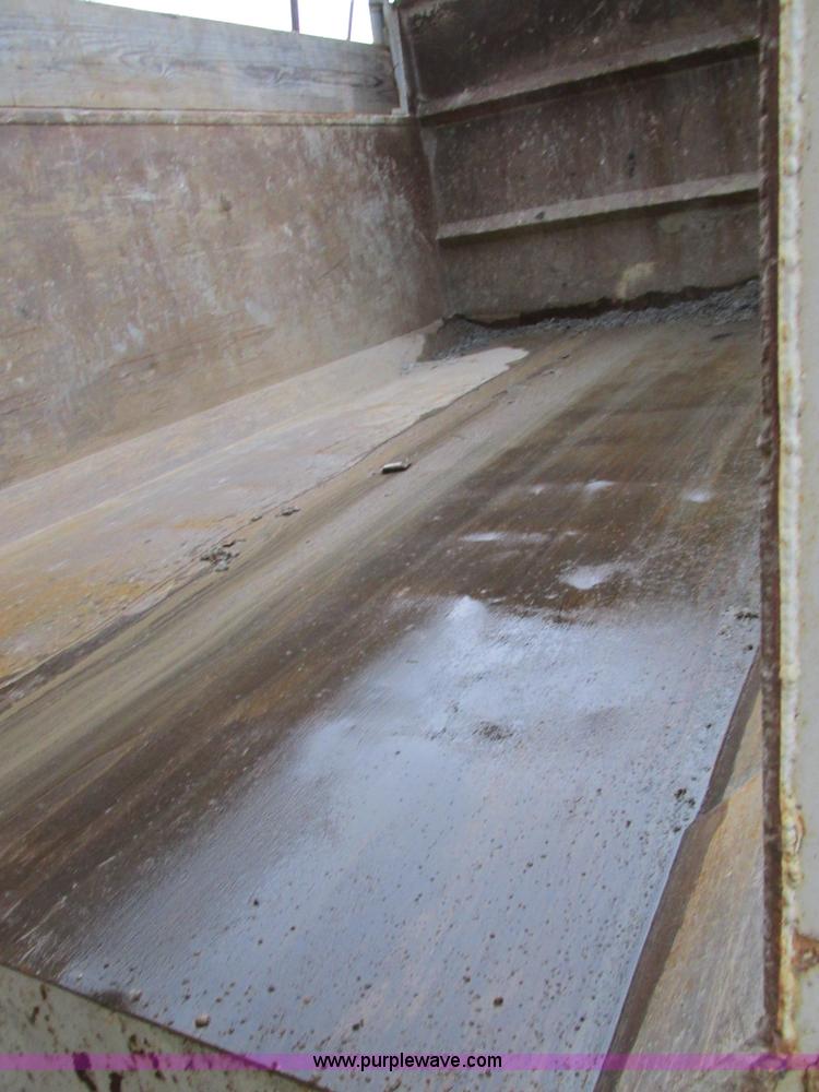 image for item H7597 1999 Sterling L8513 dump truck