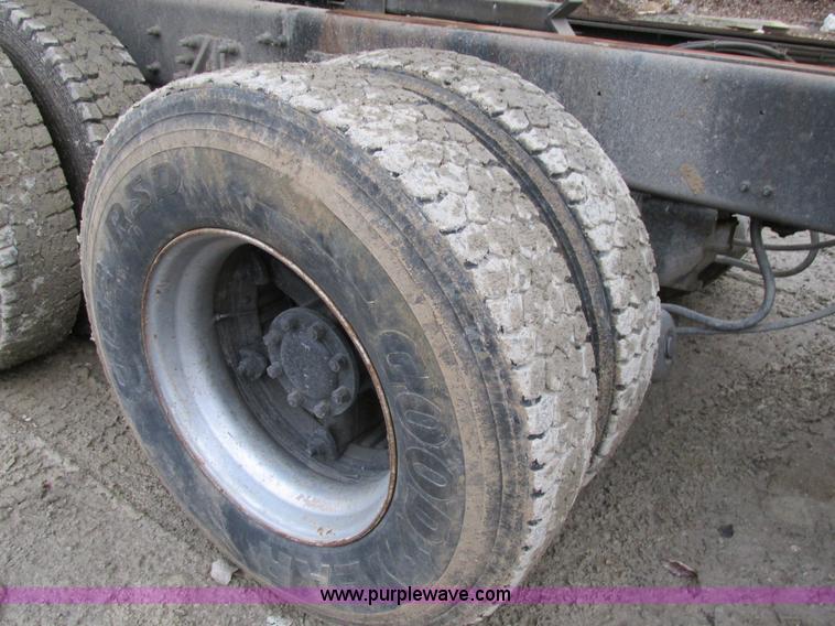 image for item H7597 1999 Sterling L8513 dump truck