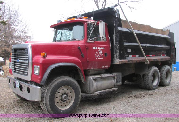 image for item H7599 1997 Ford L8000 dump truck