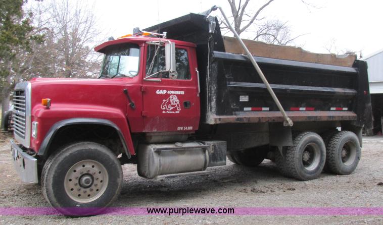 image for item H7599 1997 Ford L8000 dump truck