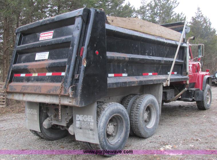 image for item H7599 1997 Ford L8000 dump truck