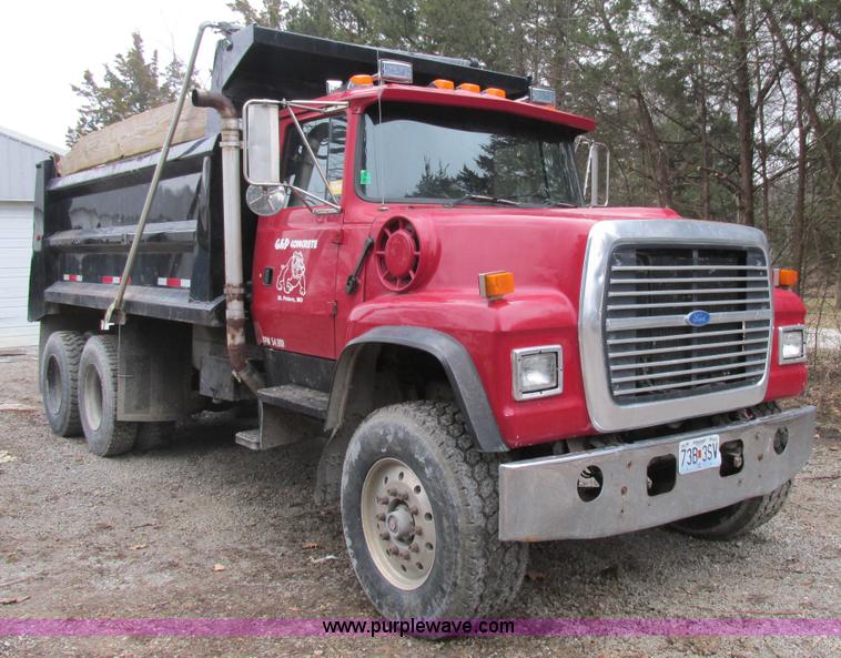 image for item H7599 1997 Ford L8000 dump truck