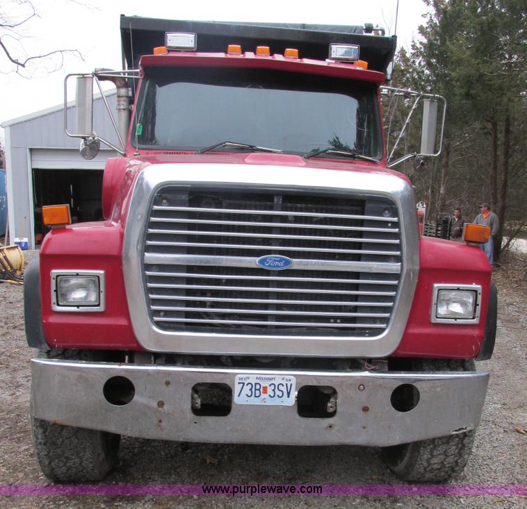 image for item H7599 1997 Ford L8000 dump truck