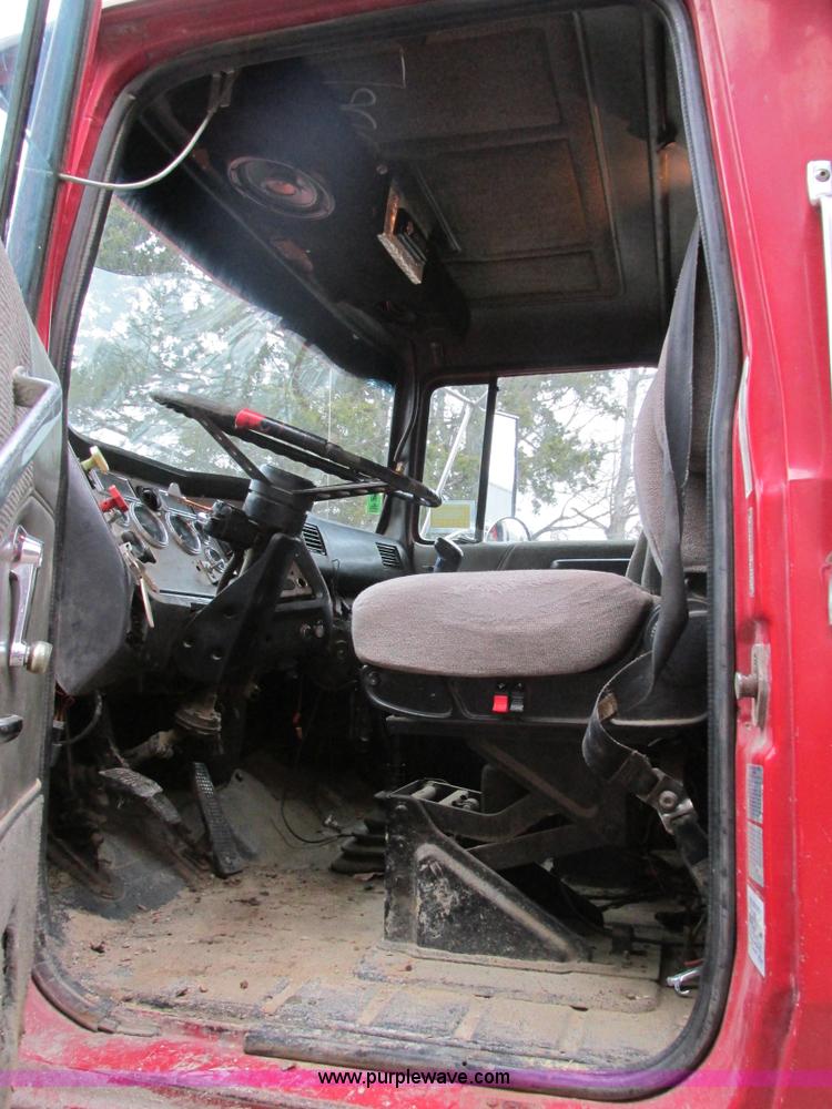 image for item H7599 1997 Ford L8000 dump truck