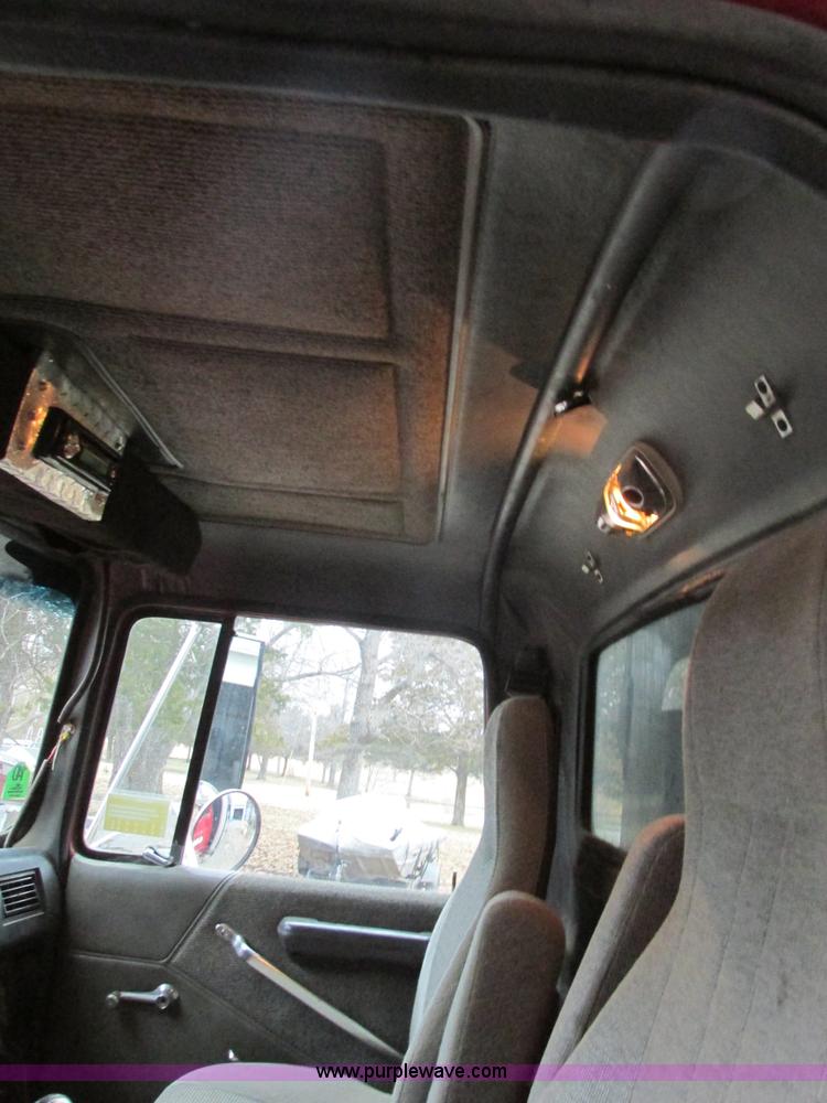 image for item H7599 1997 Ford L8000 dump truck