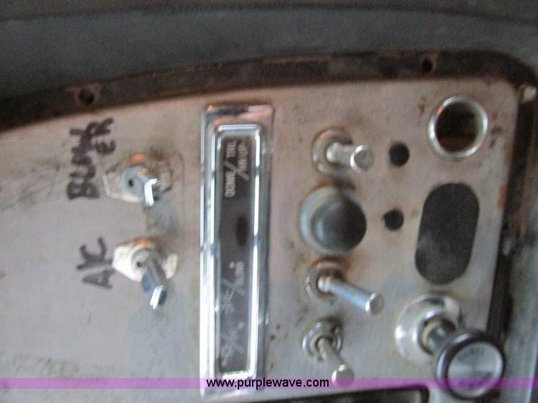 image for item H7599 1997 Ford L8000 dump truck