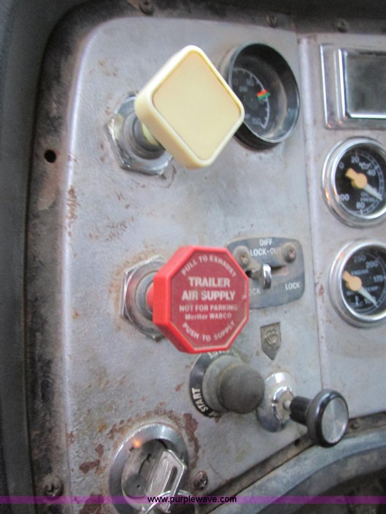 image for item H7599 1997 Ford L8000 dump truck