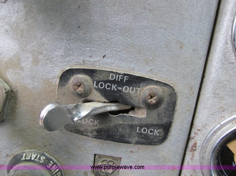 image for item H7599 1997 Ford L8000 dump truck