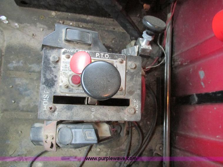 image for item H7599 1997 Ford L8000 dump truck