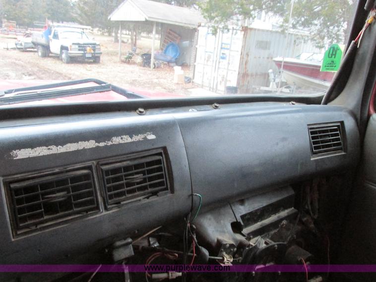 image for item H7599 1997 Ford L8000 dump truck