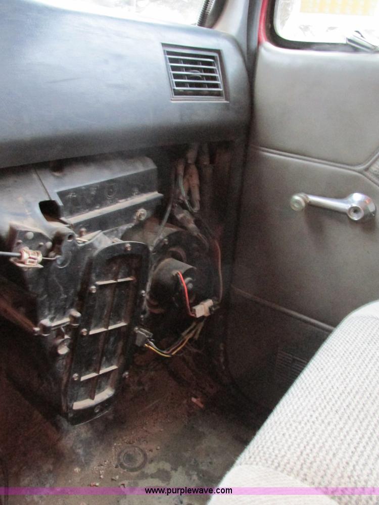 image for item H7599 1997 Ford L8000 dump truck