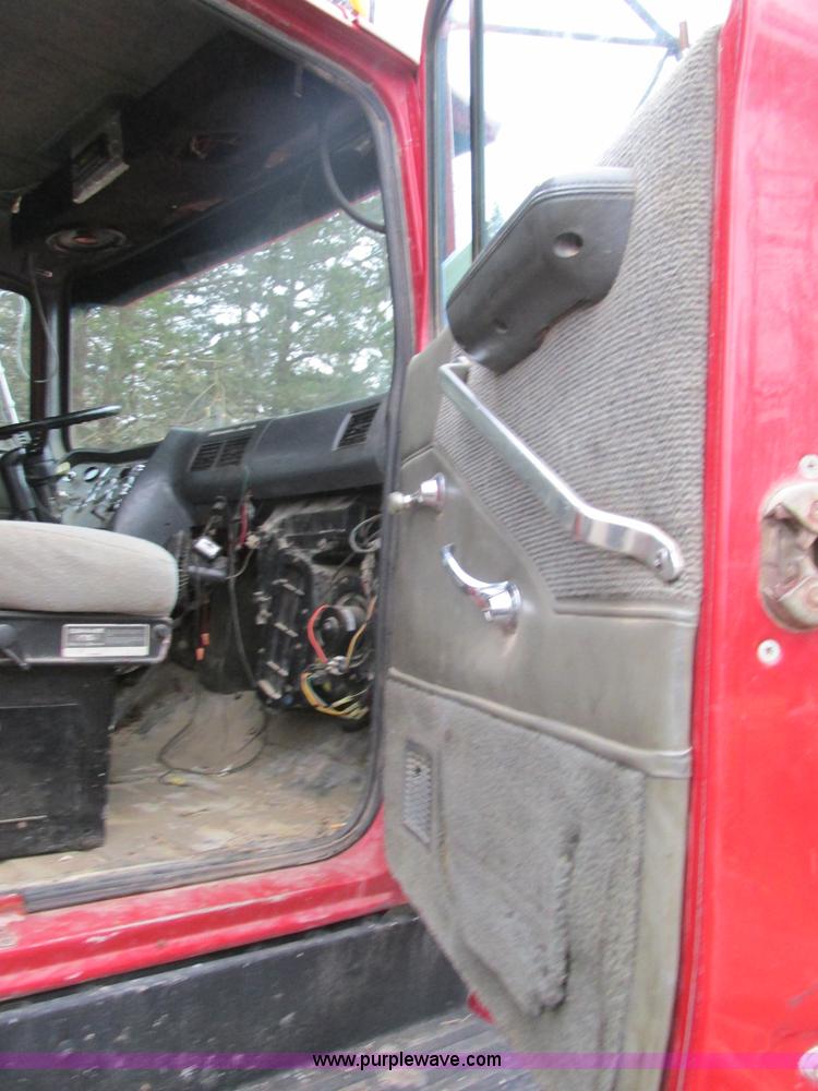 image for item H7599 1997 Ford L8000 dump truck